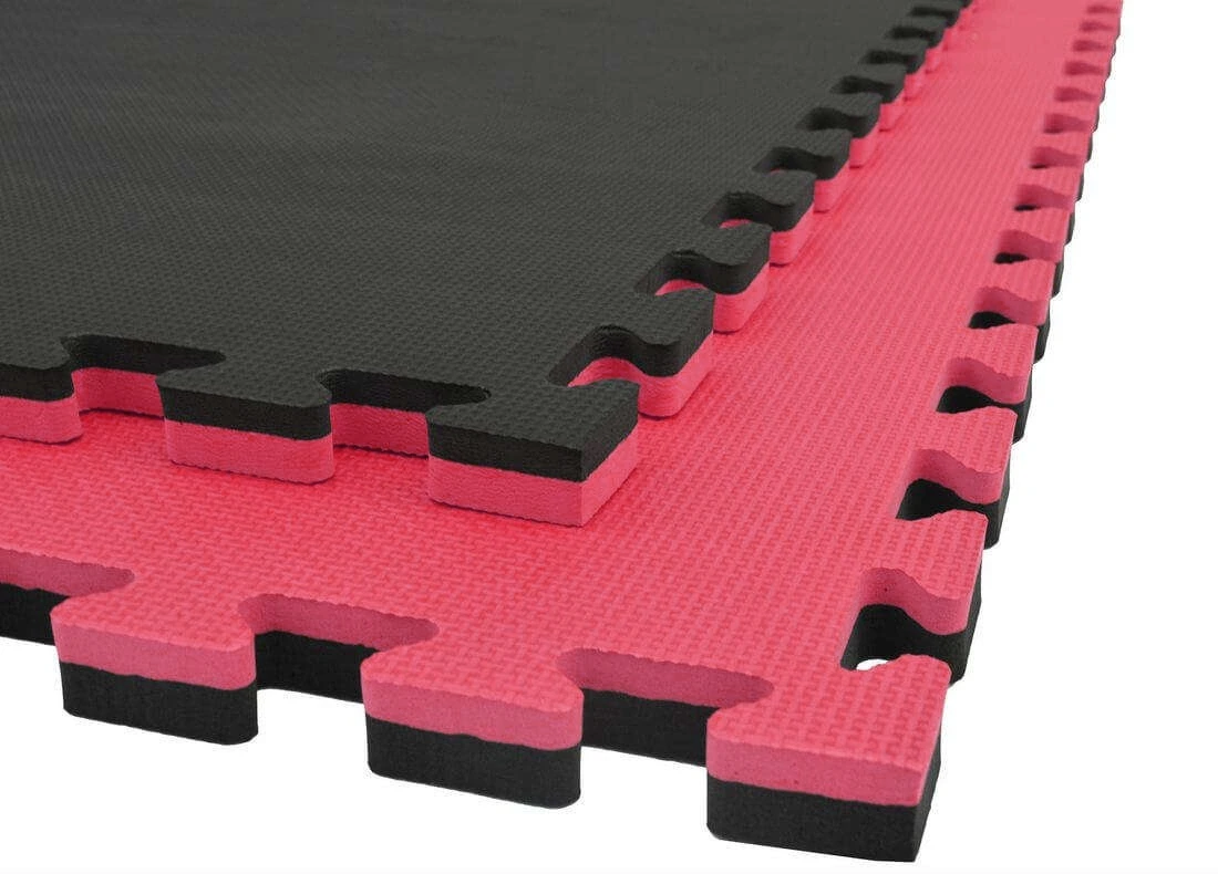 Puzzle mat black red