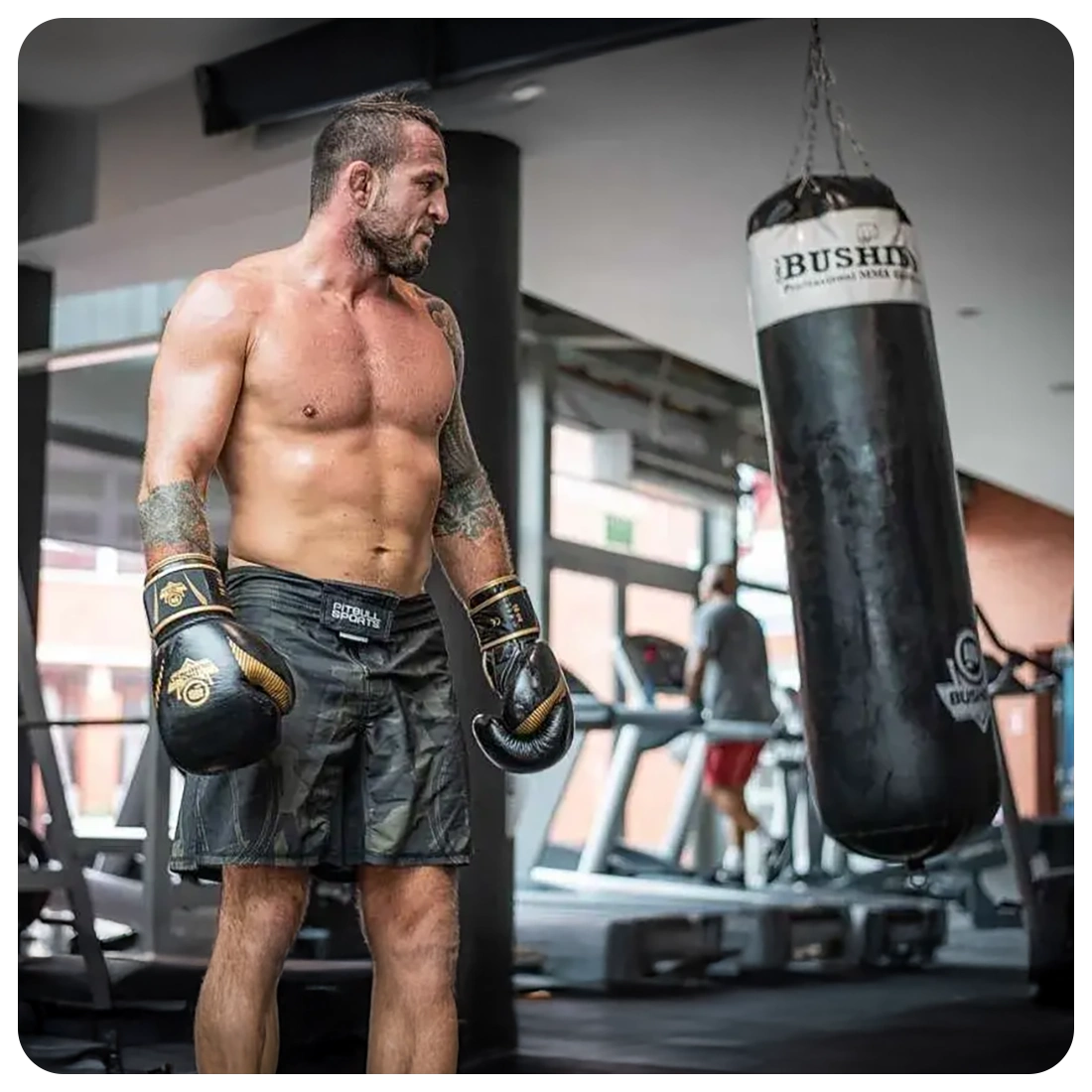 Borys Mańkowski training in Aureos gloves
