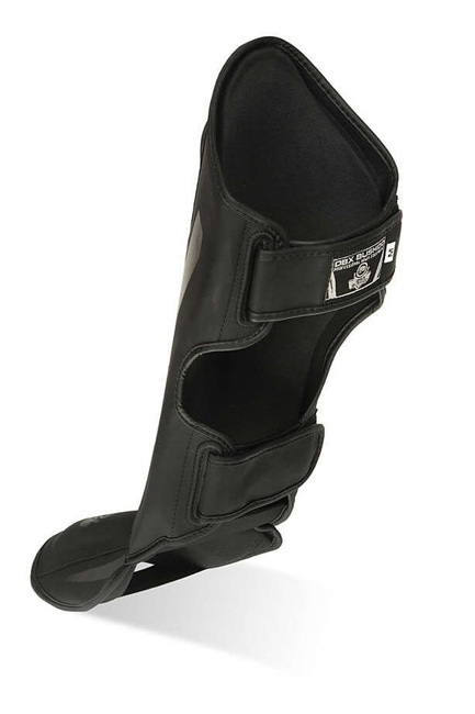 Shin guards - shin guards "Black Master" - M