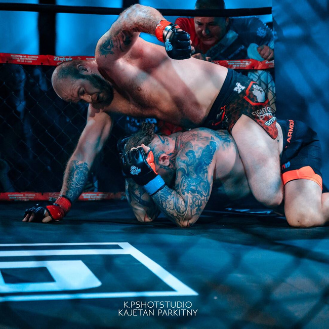 E1V3 DBX BUSHIDO XL MMA gloves