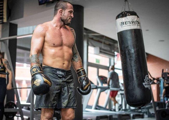 Boxing Gloves 10oz - Aureos - Valor Series